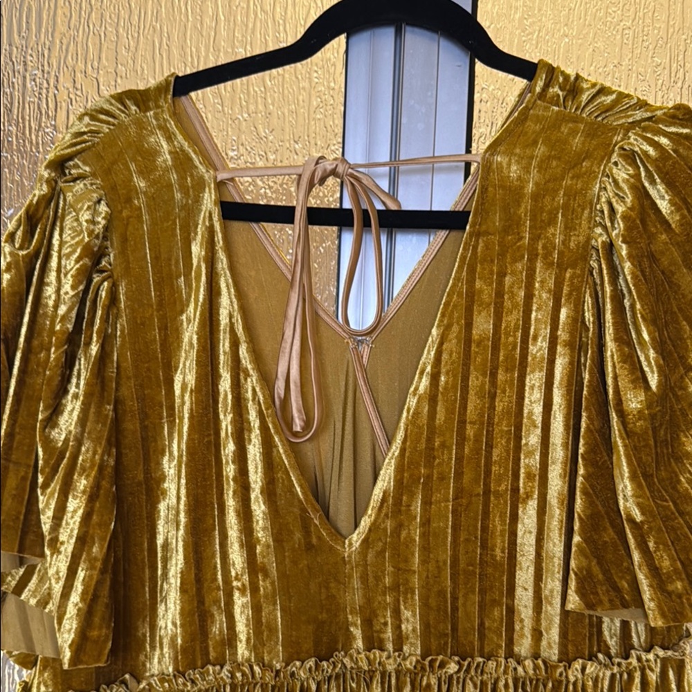 Golden Velvet Tiered Dress - Picture 4 of 5